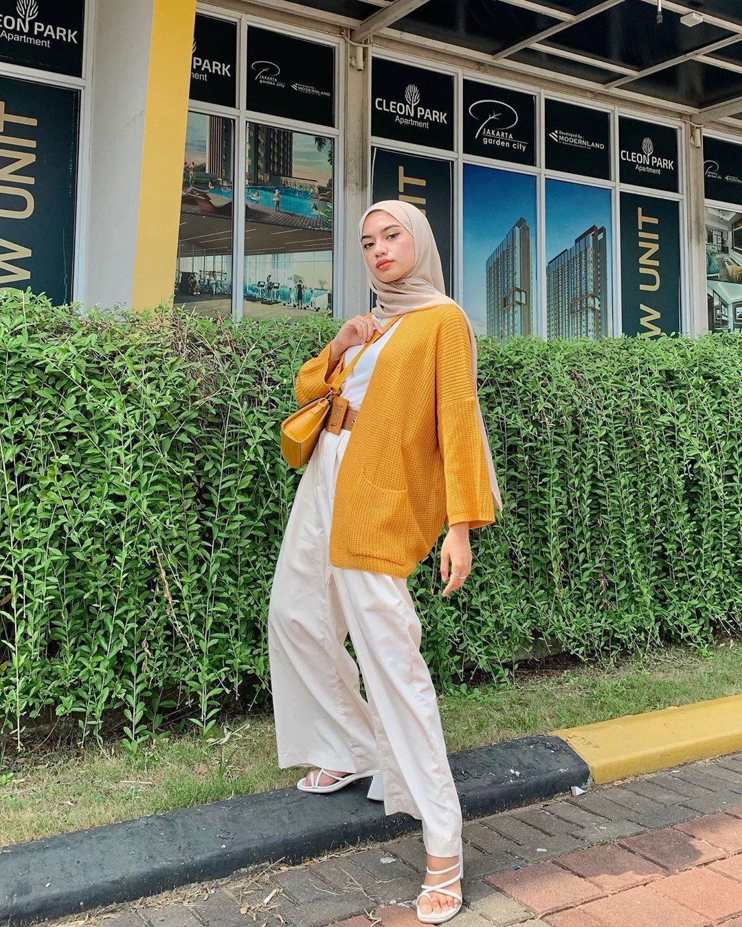 Rekomendasi Warna Hijab yang Cocok untuk Baju Kuning Mustard