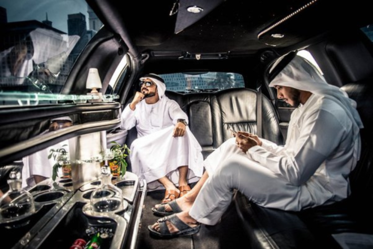 Pesta dengan Artis, Begini Para Elit Dubai Habiskan Uangnya