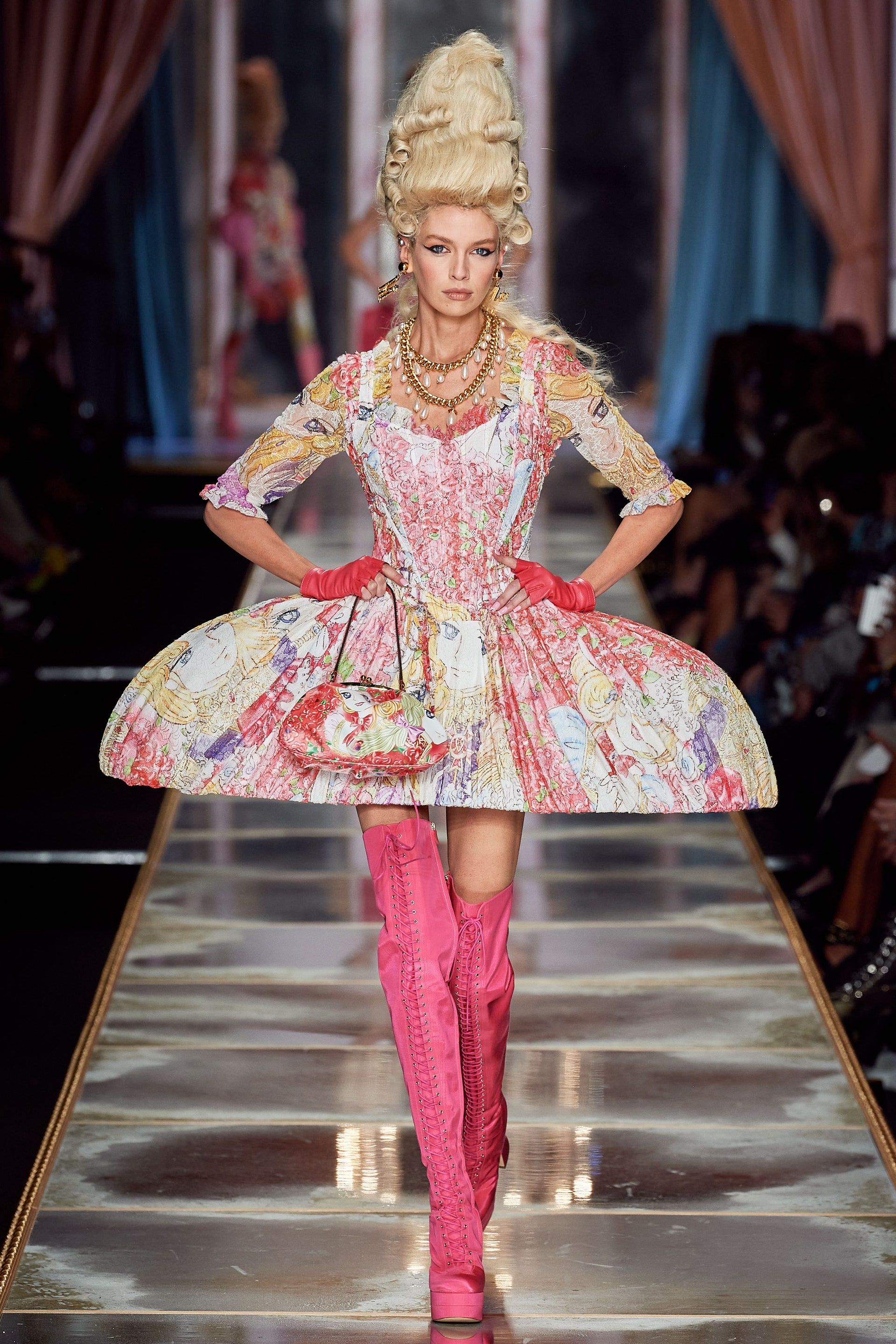 7 Fashion Show yang Koleksinya Terinspirasi Gaya Marie Antoinette
