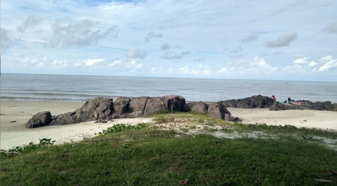 7 Rekomendasi Pantai Biru yang Indah di Bangka Selatan