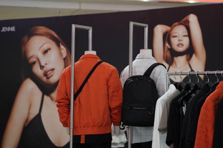 Calvin Klein Buka Denim Pop-up Store Interaktif di Grand Indonesia