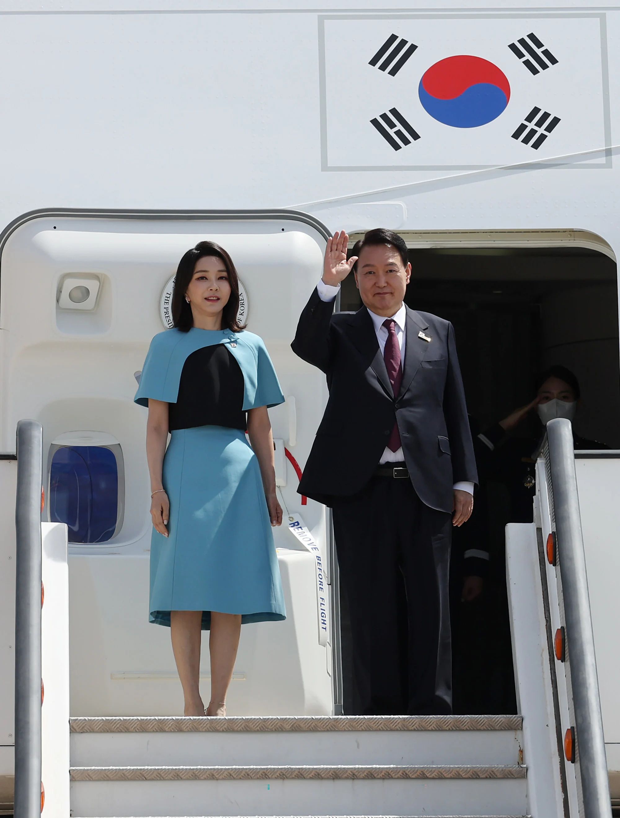 7 Gaya Kim Keon Hee, Istri Presiden Korea Selatan yang Terkenal Modis