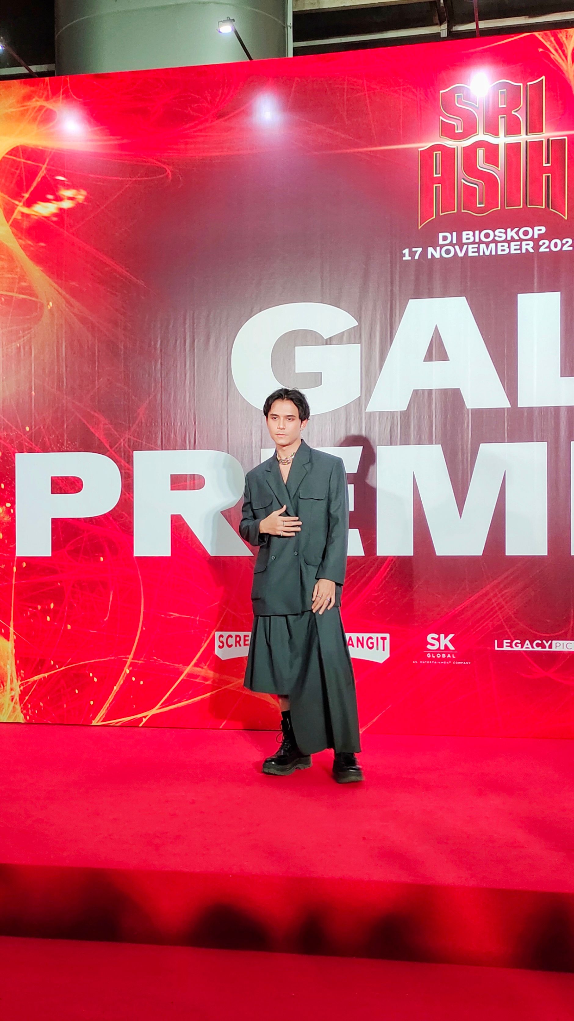 Gaya Para Pemain di Karpet Merah Gala Premiere 'Sri Asih'
