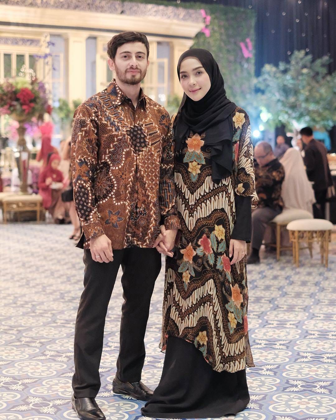 8 Model Gamis Batik Pesta yang Modern dan Elegan