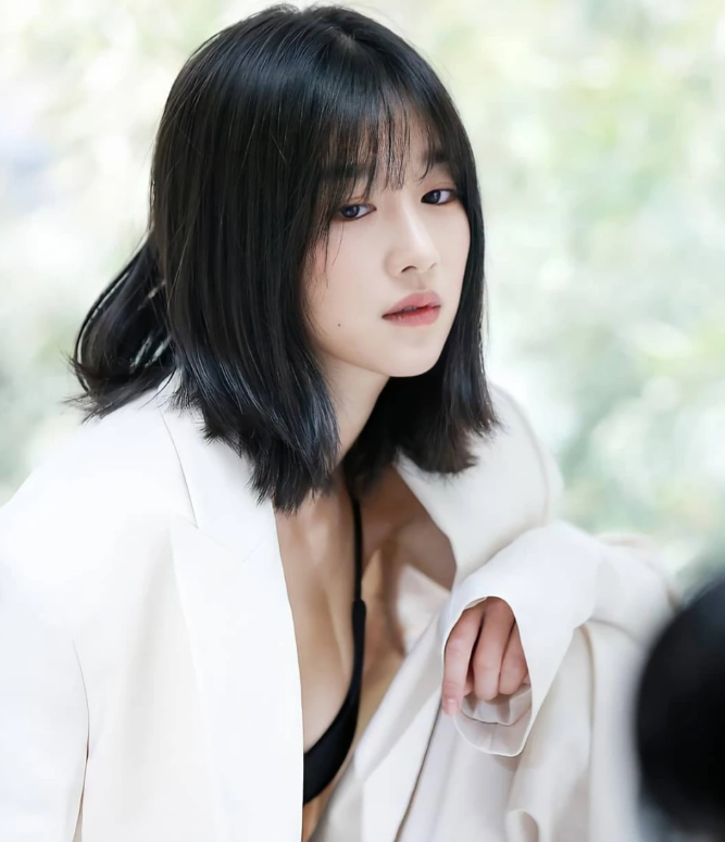 8 Model Rambut Sebahu Kekinian Korea yang Chic dan Manis