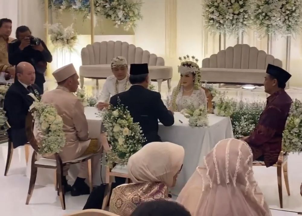 10 Potret Pernikahan Kiki Amalia & Agung Nugraha, Kental Adat Sunda