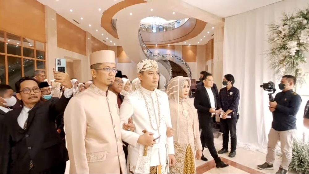 10 Potret Pernikahan Kiki Amalia & Agung Nugraha, Kental Adat Sunda
