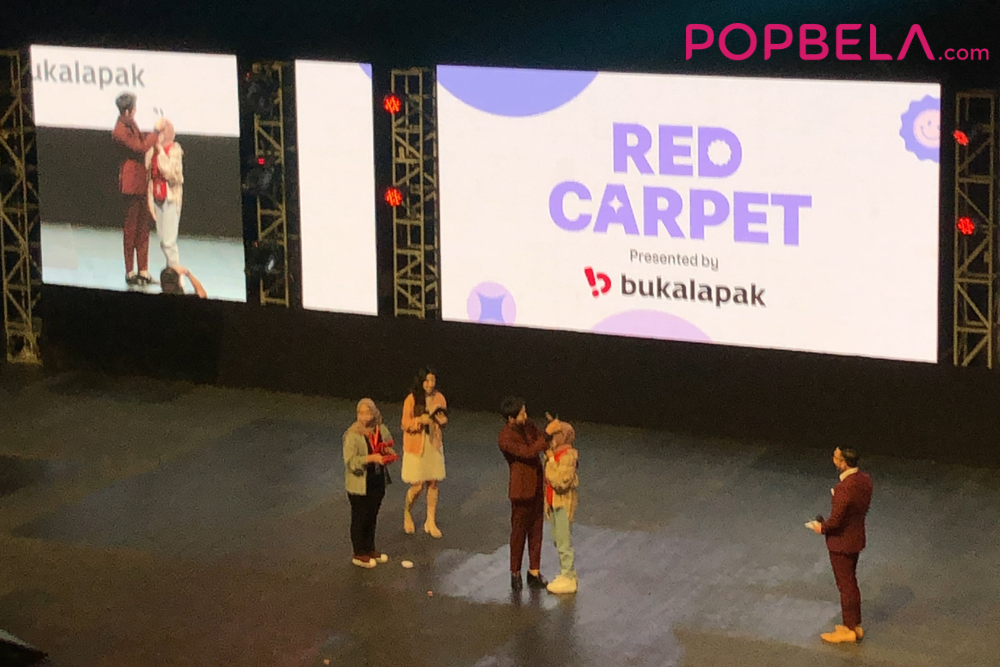 10 Potret Keseruan Song Joong Ki di Red Carpet by Bukalapak
