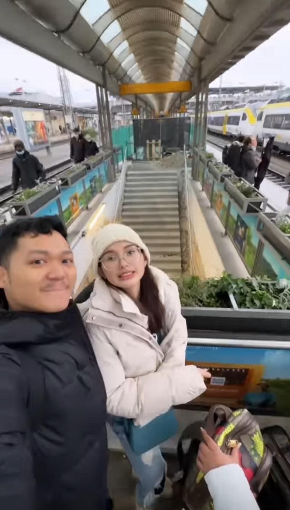 Romantis, 7 Potret Liburan Azriel Hermansyah dan Sarah Menzel di Eropa