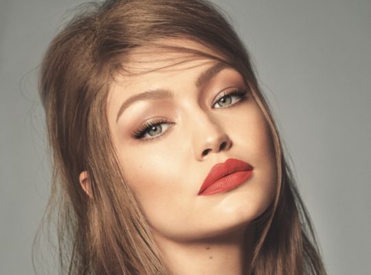 5 Warna Lipstik yang Cocok untuk Kulit Kuning Langsat 