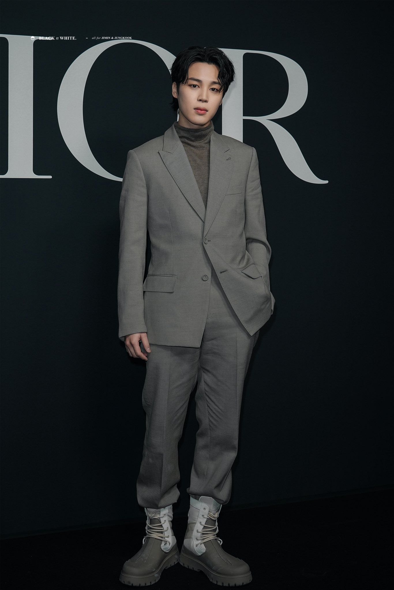 Potret Kece Jimin & j-hope 'BTS' di Paris Fashion Week Men's 2023