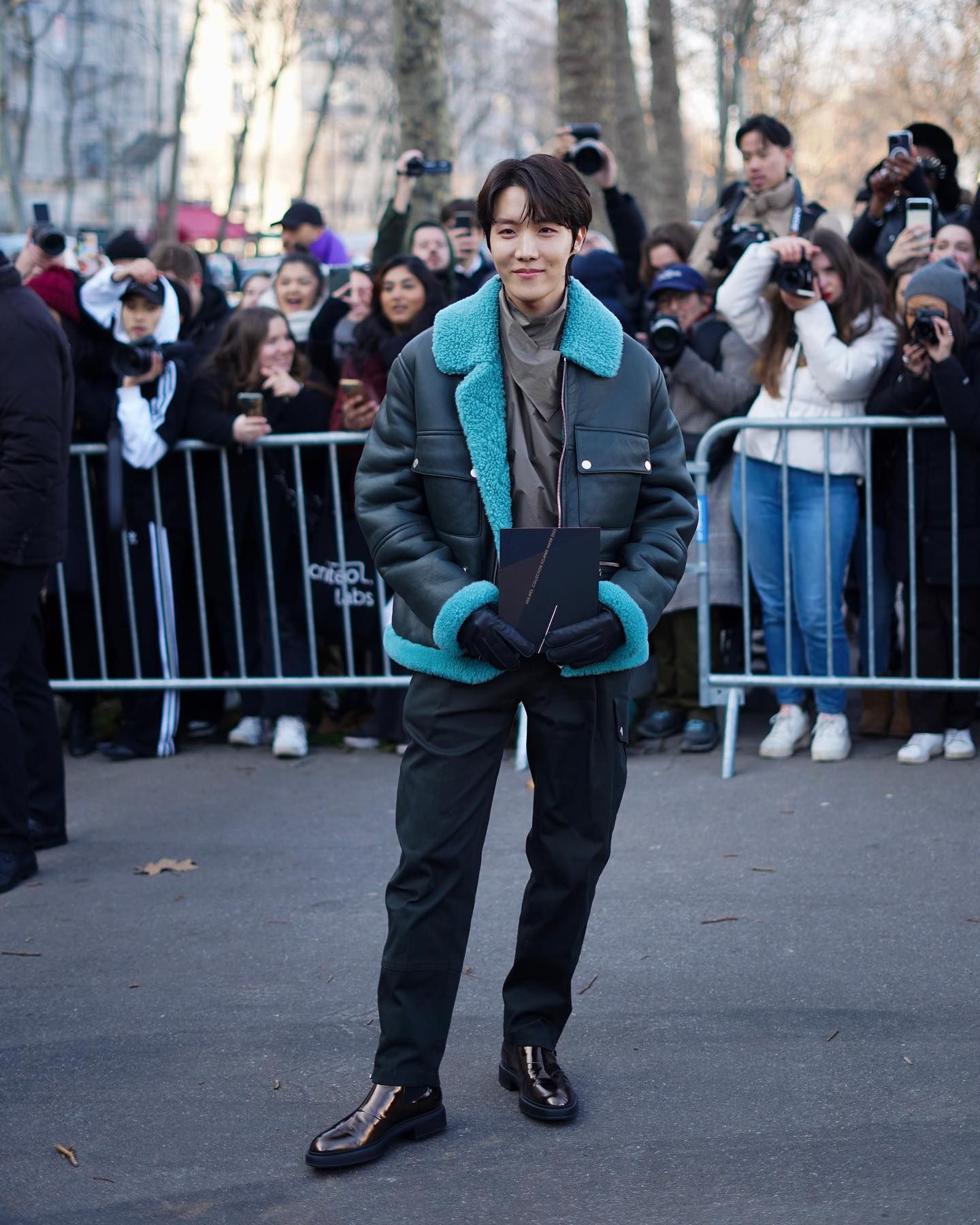 Potret Kece Jimin & j-hope 'BTS' di Paris Fashion Week Men's 2023