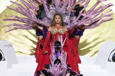 Fakta Menarik dari Kostum Panggung Beyoncé Konser Dubai