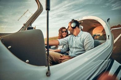 10 Pro Kontra Berpacaran Pilot, Menarik tapi Sering LDR