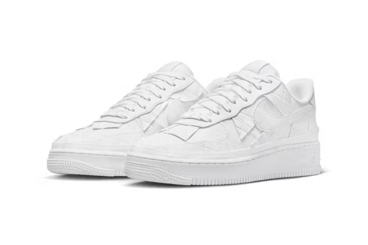 detail-gemas-pada-sneaker-billie-eilish-x-nike-air-force-1