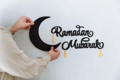 35 Pantun Ramadan, Bikin Ucapanmu Berbeda dari Lain