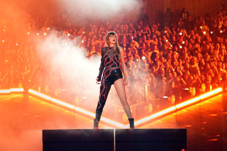 9 Potret Viral Taylor Swift Di The Eras Tour