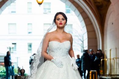 Selena Gomez Bikin Heboh Usai Upload Foto Pakai Gaun Pengantin